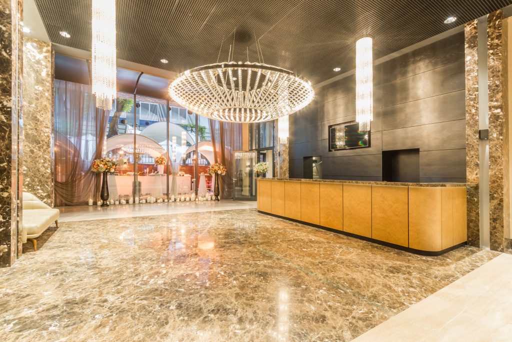 oryginalna lampa, designerska lampa do hotelu, lampa do foyer, designeskie oświetlenie